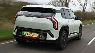 Kia EV3 - rear tracking